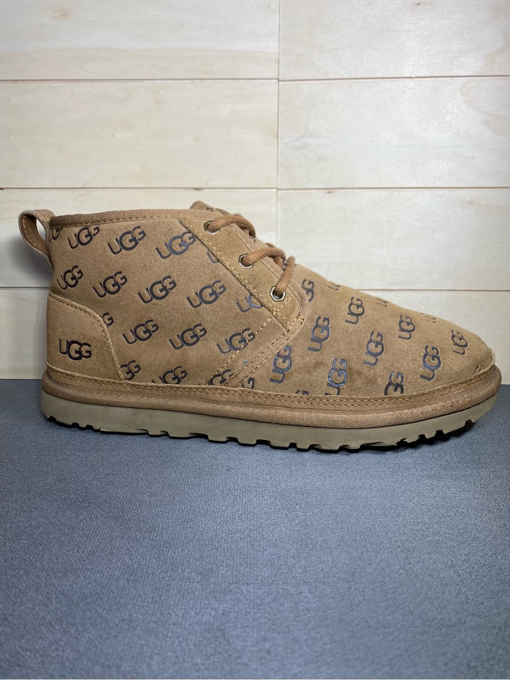 UGG Neumel Chukka Boots Women's Size 9 Shoes Logo Embossed Brown Shearling